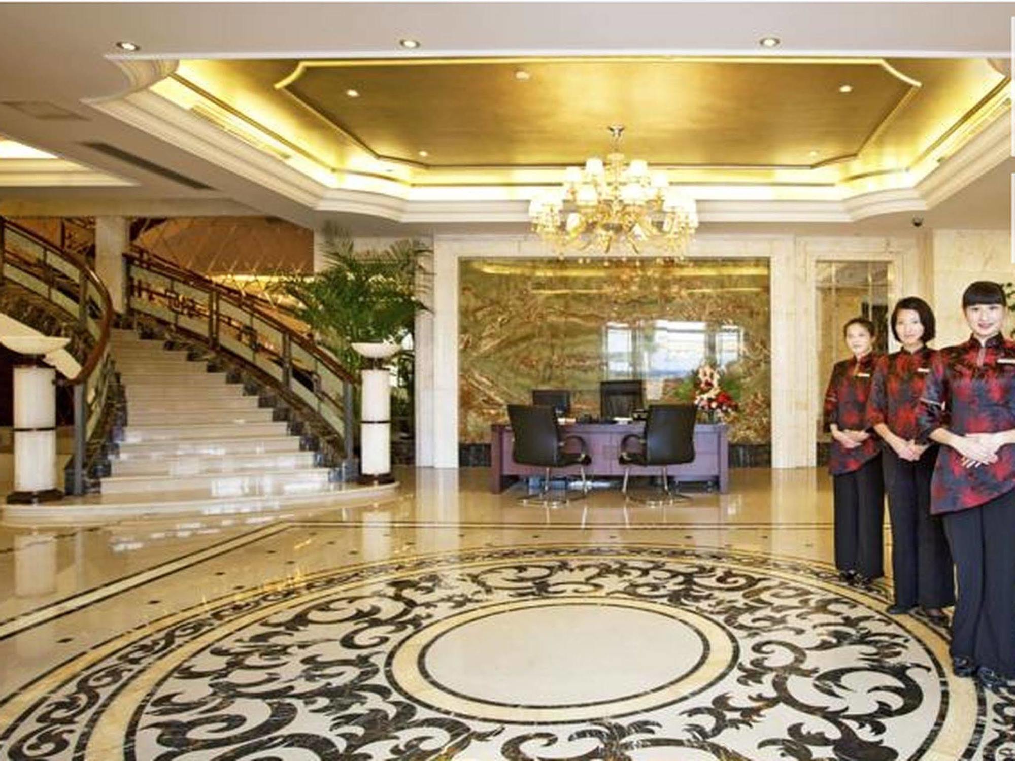 Friend Hotel Шанхай Екстер'єр фото