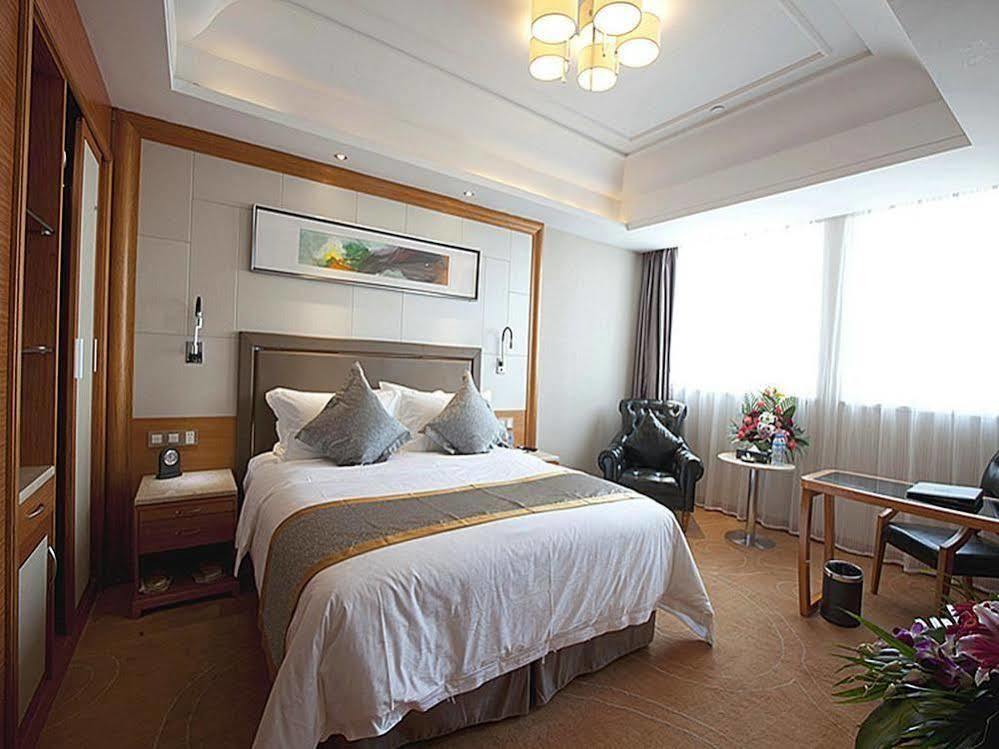 Friend Hotel Шанхай Номер фото
